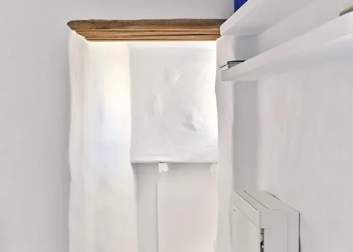 Center - Cycladic House On 3 Levels *
